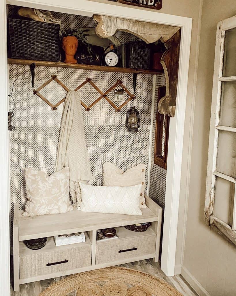 Compact_and_Chic_Entryway_Bench_with_Add_110