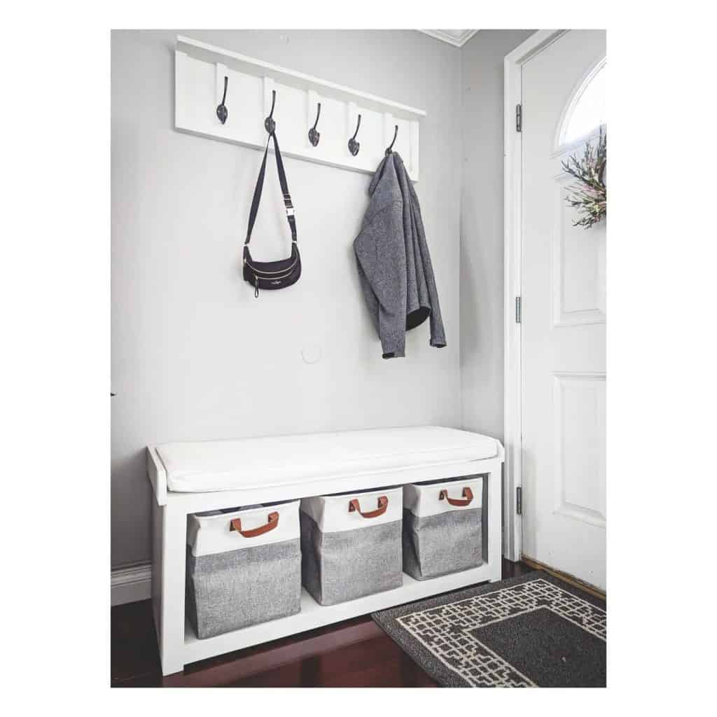 Elegant_White_Entryway_Bench_with_Leathe_5