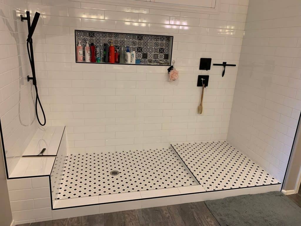 Modern_Black_and_White_Shower_with_Styli_80