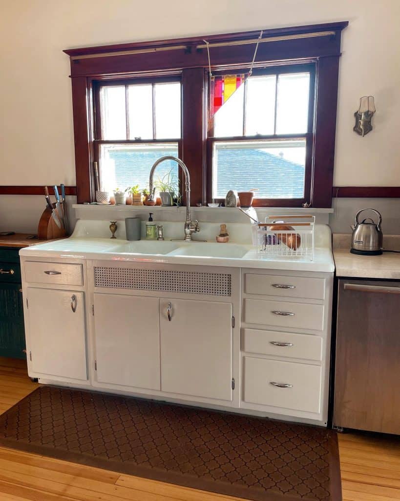 White_Cabinets_with_Brown_Window_Frames_2