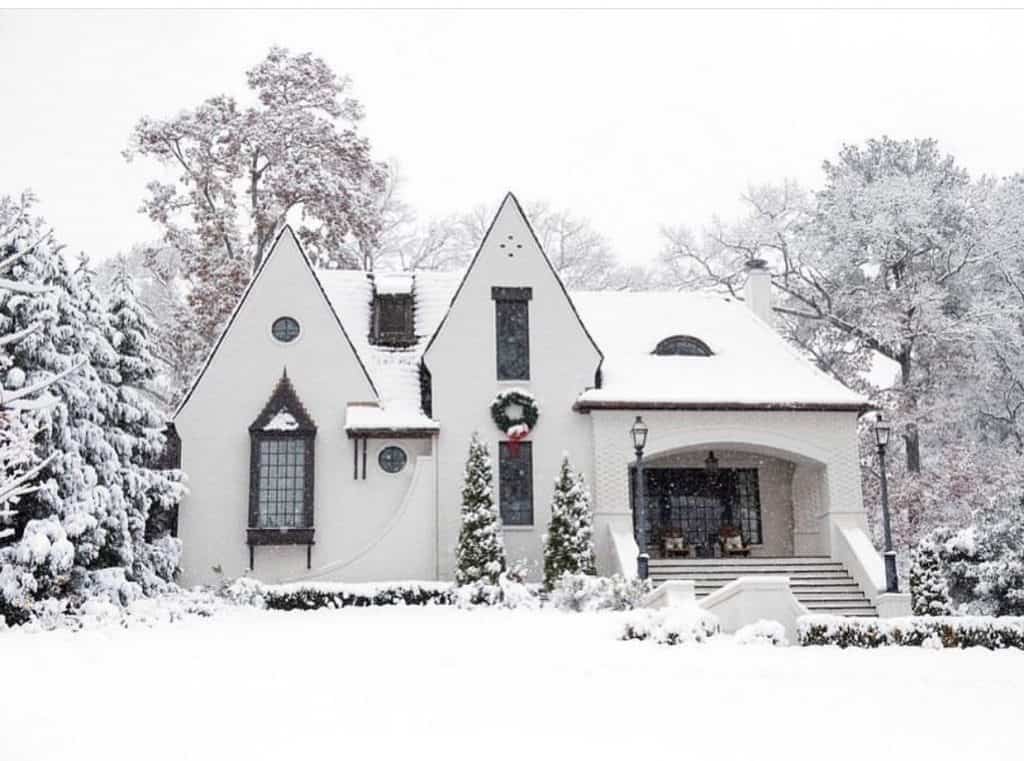 Winter_Wonderland_A_White_Brick_House_i_2