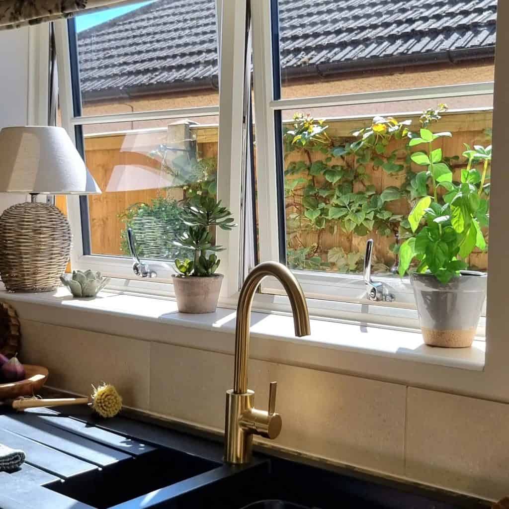 kitchen_window_over_sink_ideas_140