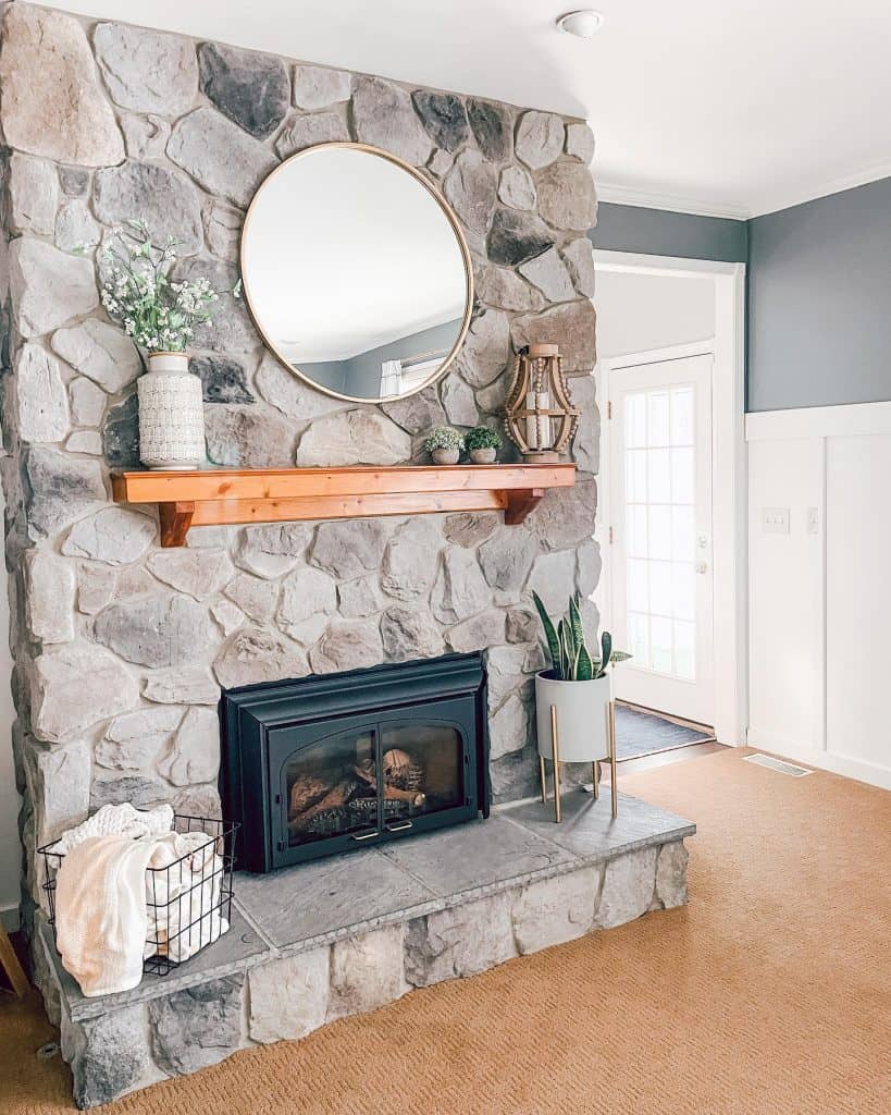 round_mirror_above_fireplace_100