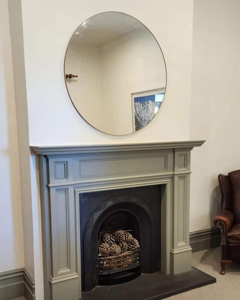 round_mirror_above_fireplace_8