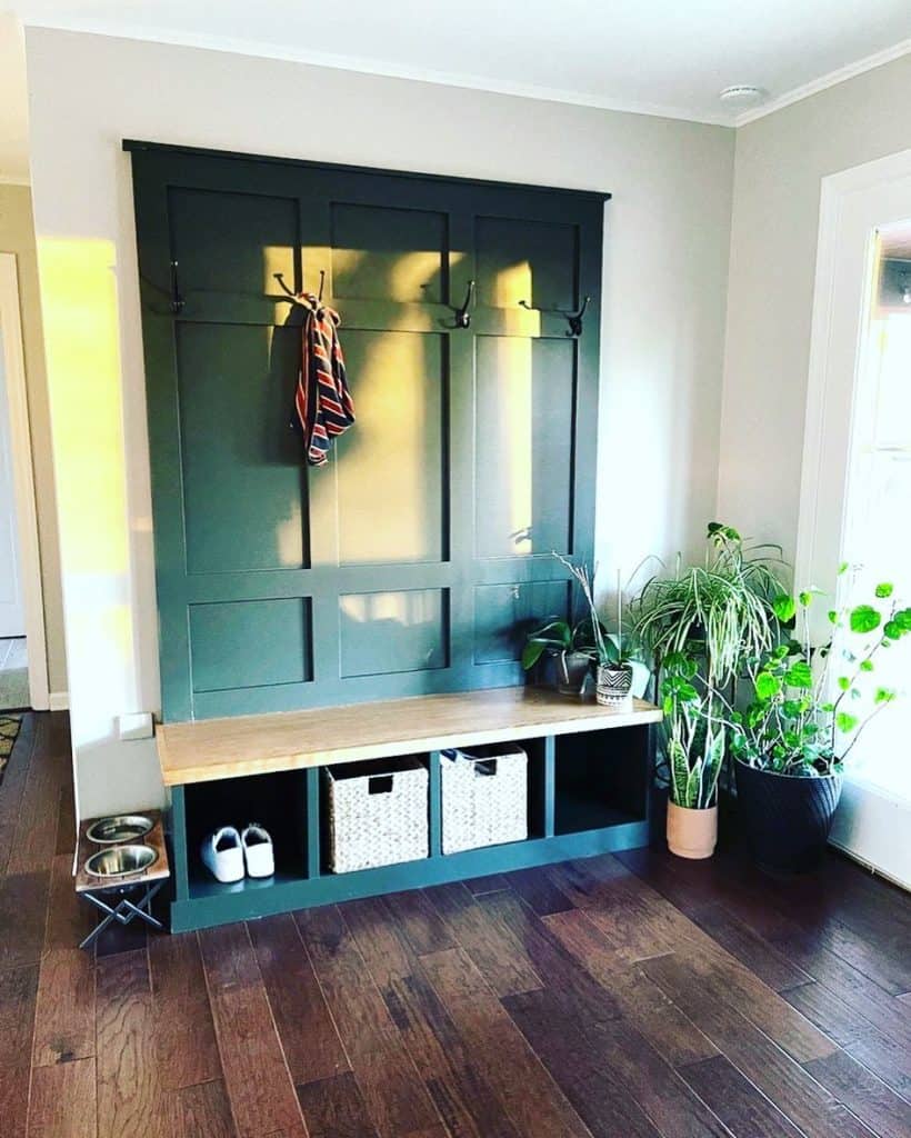 small_entryway_bench_with_shoe_storage_200