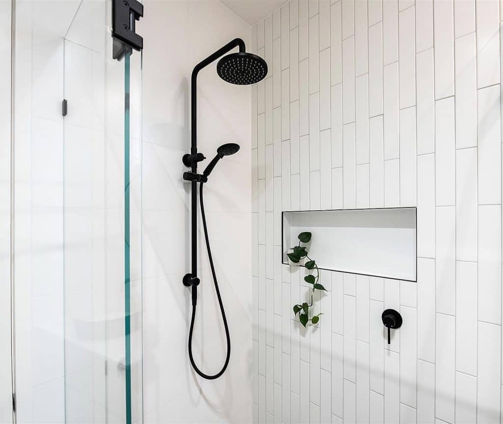 subway_tile_shower_niche_3