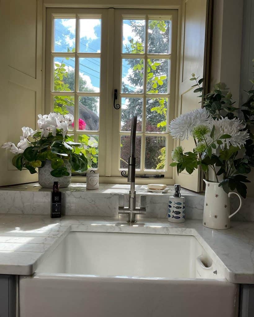 window_over_kitchen_sink_ideas_160