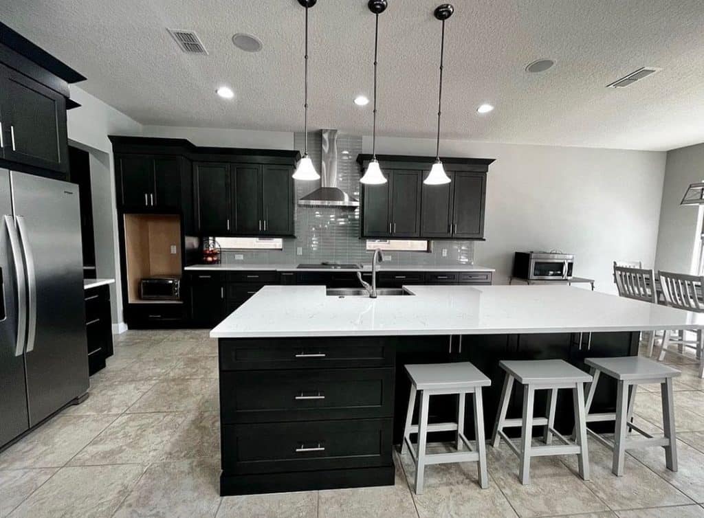 An_Open_Plan_Kitchen_Sporting_Black_Cabi_