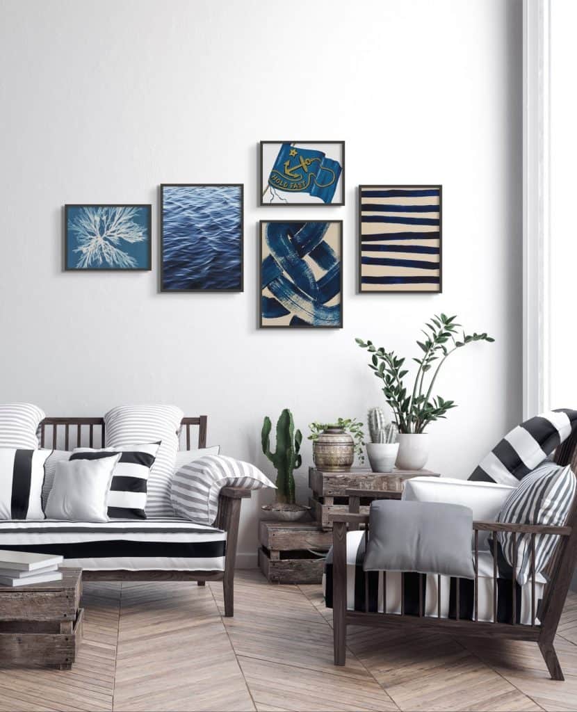 Chic_Coastal_Living_Room_with_Striped_Fu_