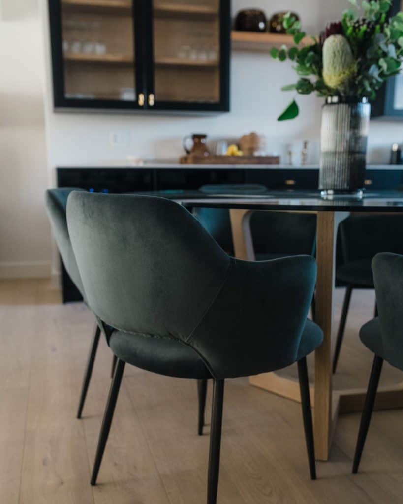 Chic_Dining_Set_with_Green_Velvet_Chairs_