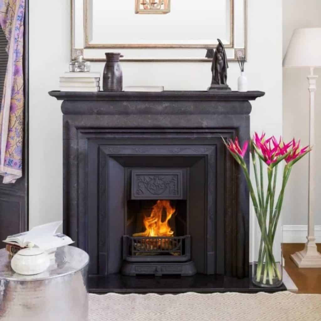 Classic_Elegance_Living_Room_with_Black