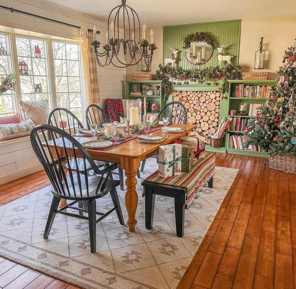 Cozy_Christmas_Dining_Room_with_a_Bench__