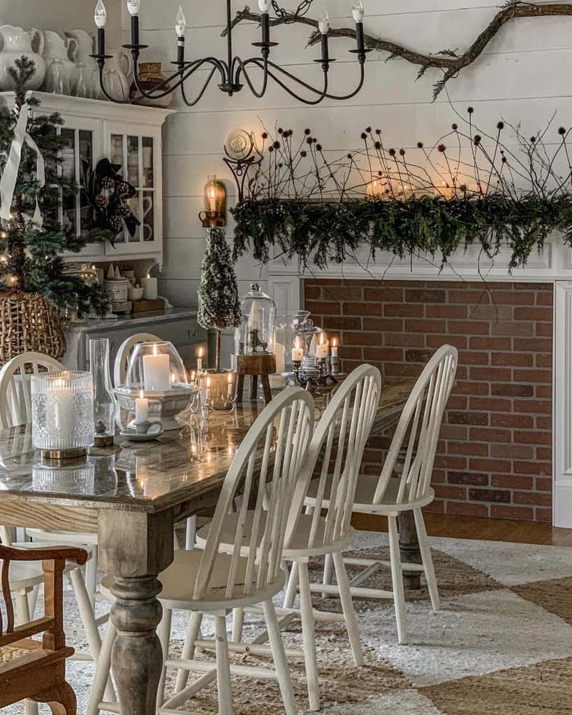 Sparkling_Christmas_Dining_Room_with_Ele_