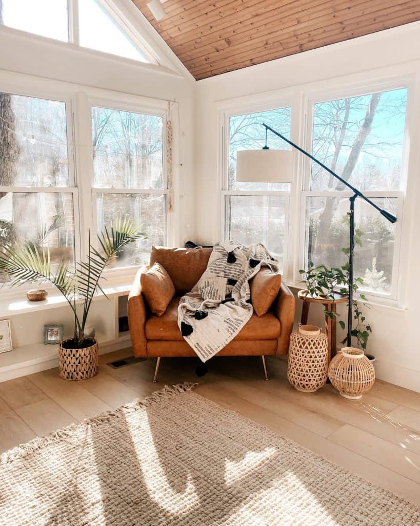 Stylish_Sunroom_with_a_Cozy_Brown_Leathe_2