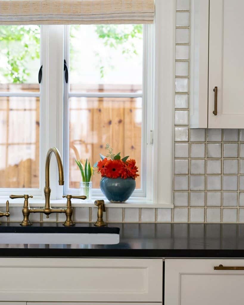 backsplash_ideas_for_black_countertops