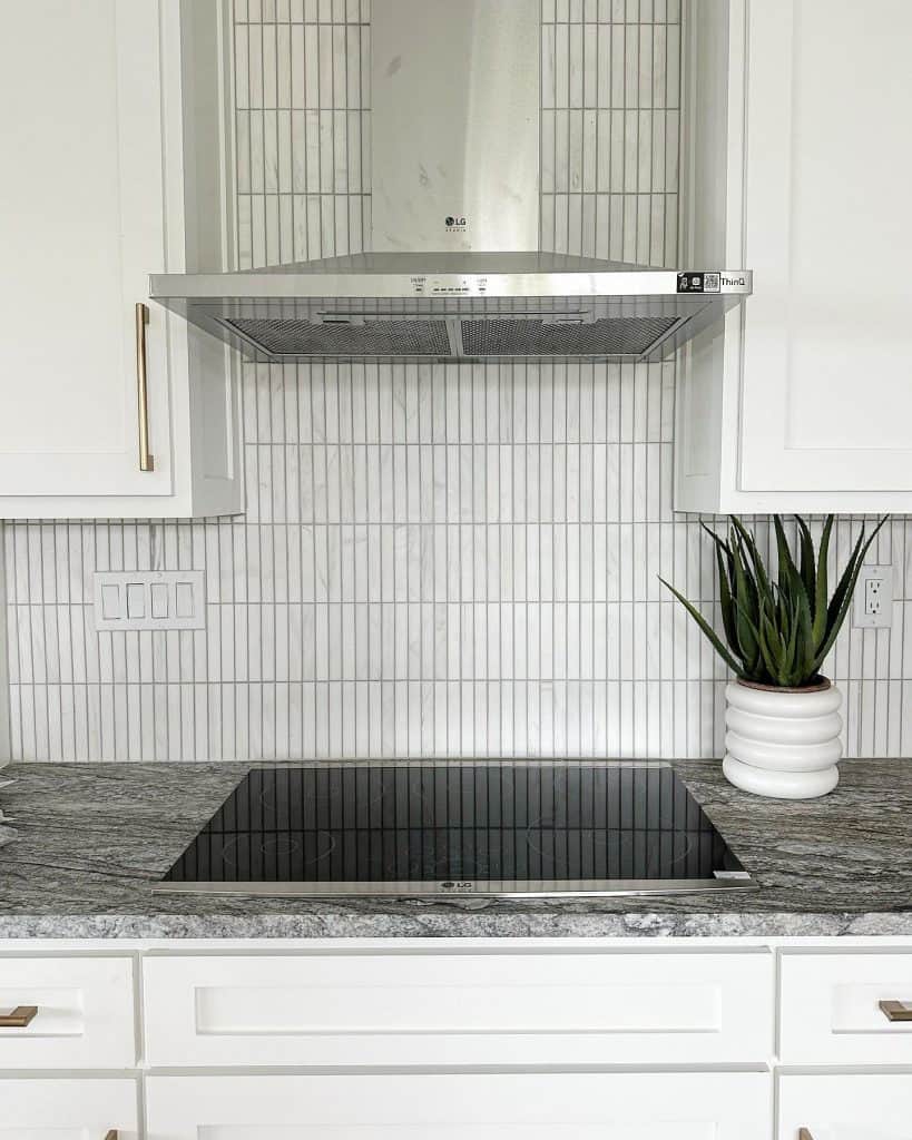 best_backsplash_for_busy_granite_countertops_1