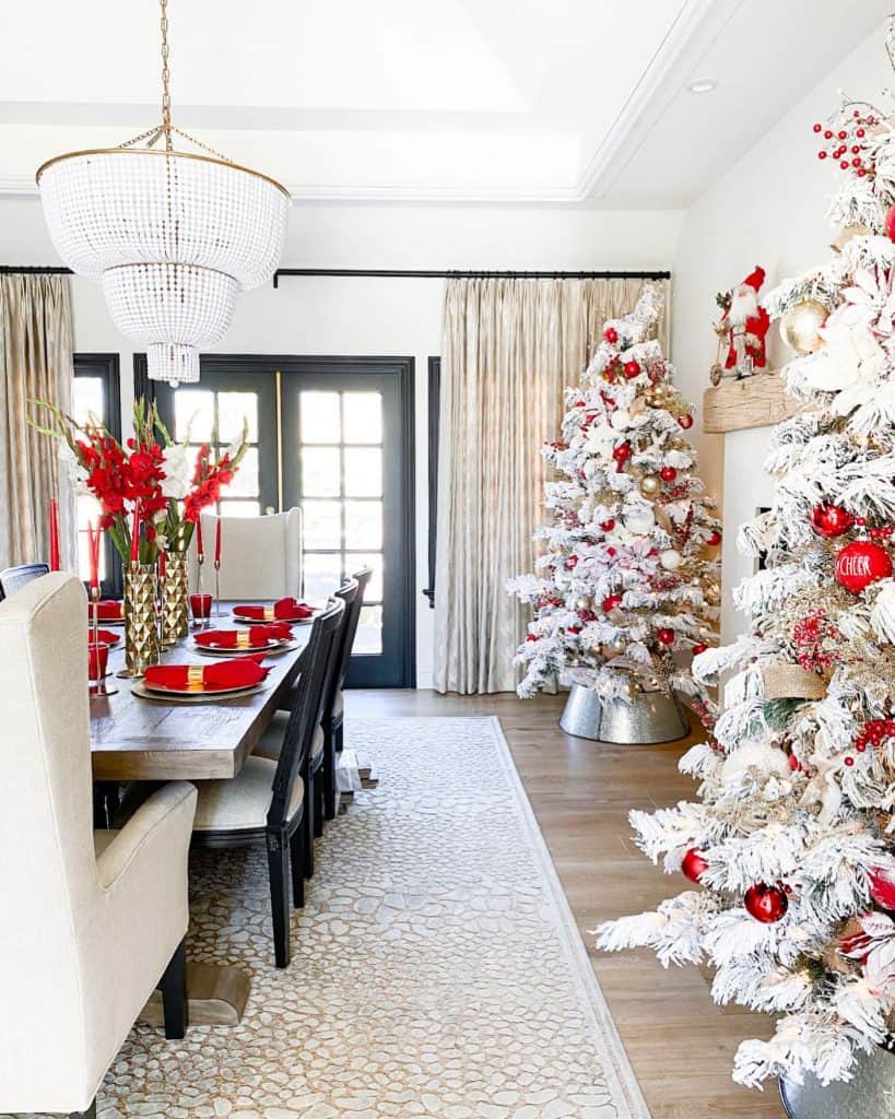 christmas_decorations_in_dining_room_