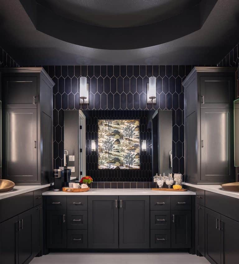 18 Kitchen Backsplash Ideas for Dark Cabinets and Light Countertops: A ...