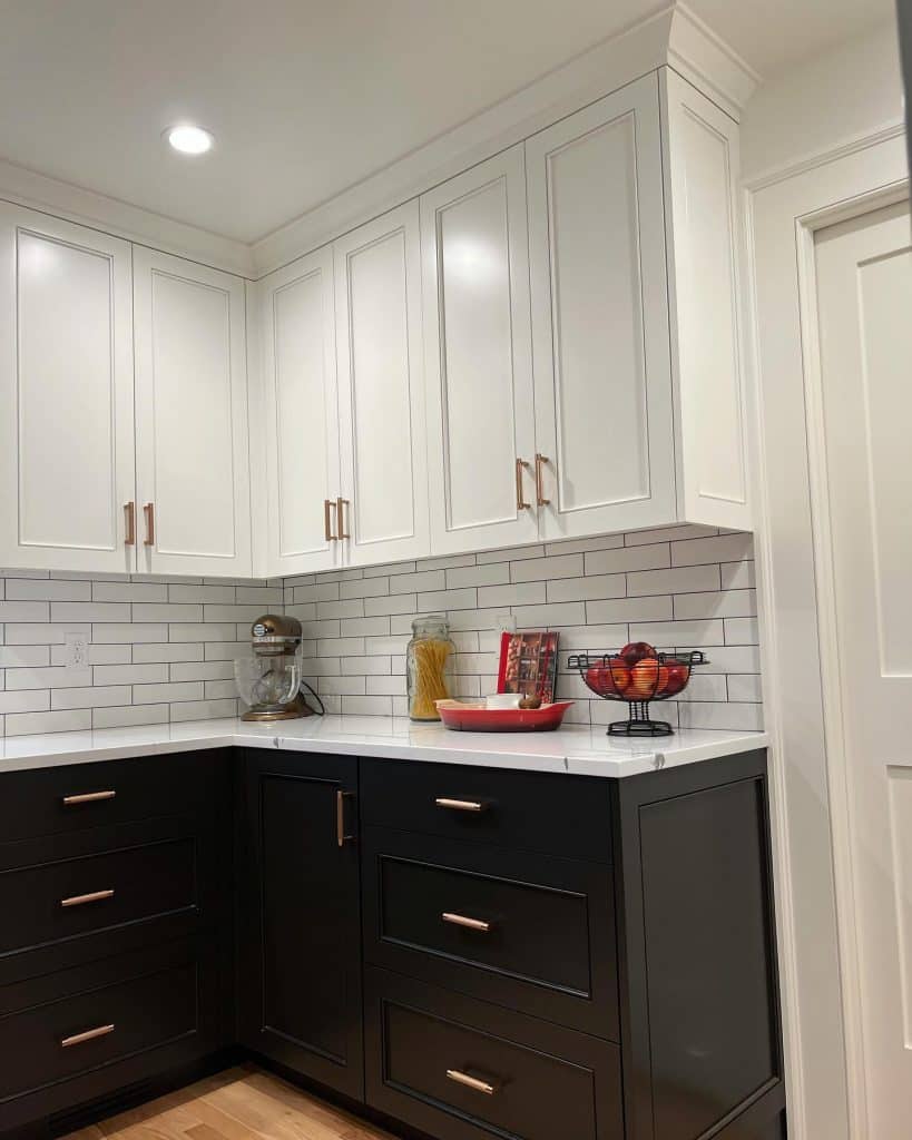 kitchen_backsplash_ideas_for_dark_cabinets_and_light_countertops_