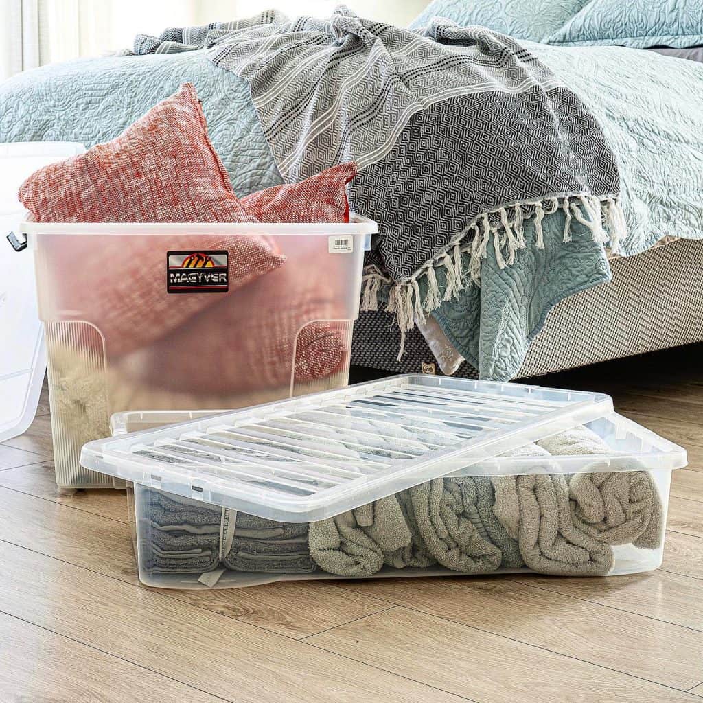 living_room_blanket_storage_