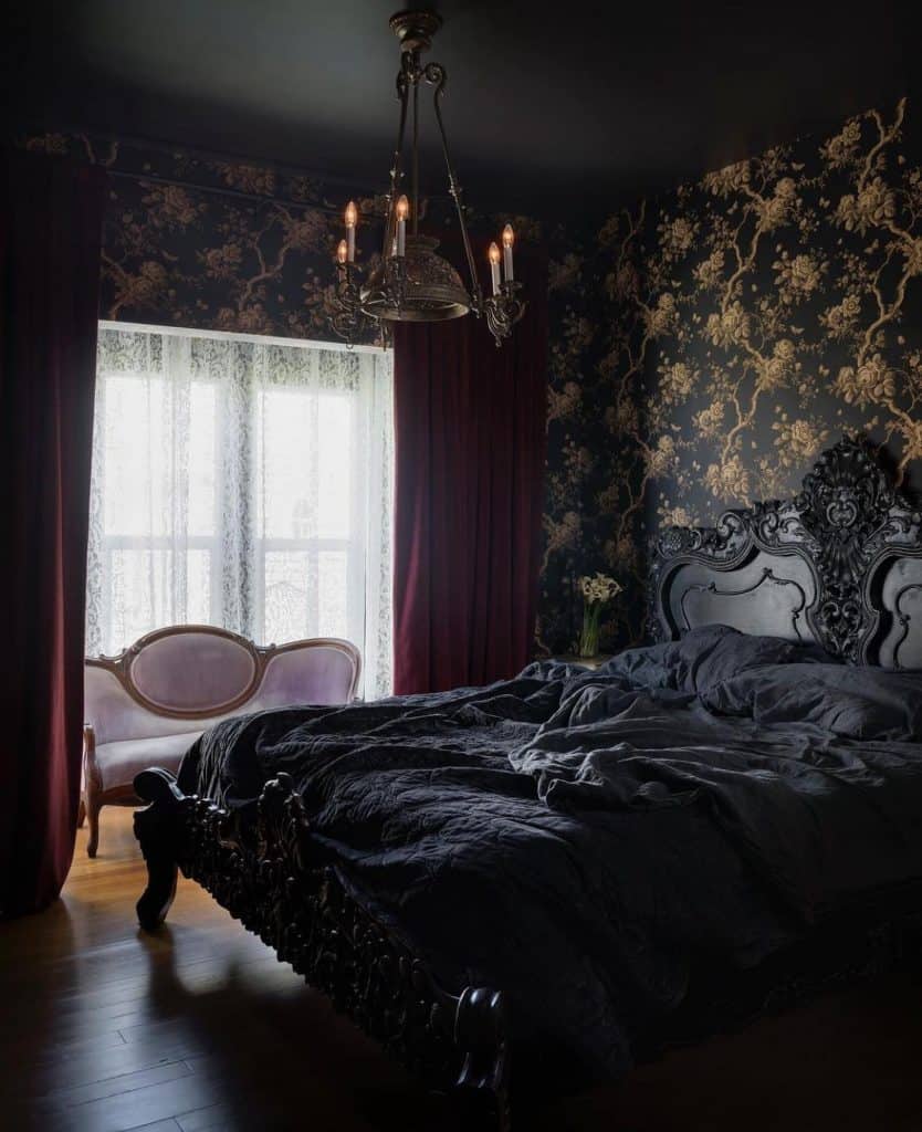 luxury_romantic_black_bedroom_