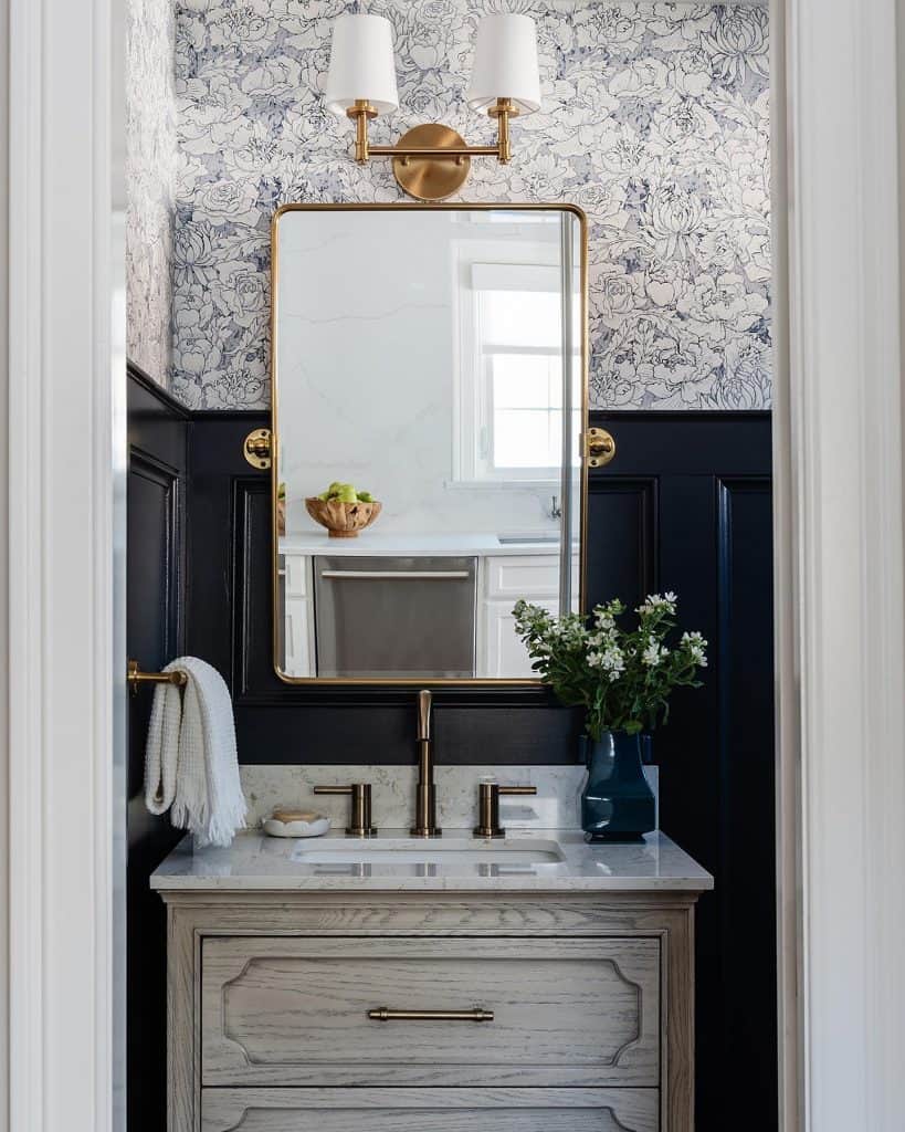 A_Bathroom_With_Blue_and_White_Walls_and_6