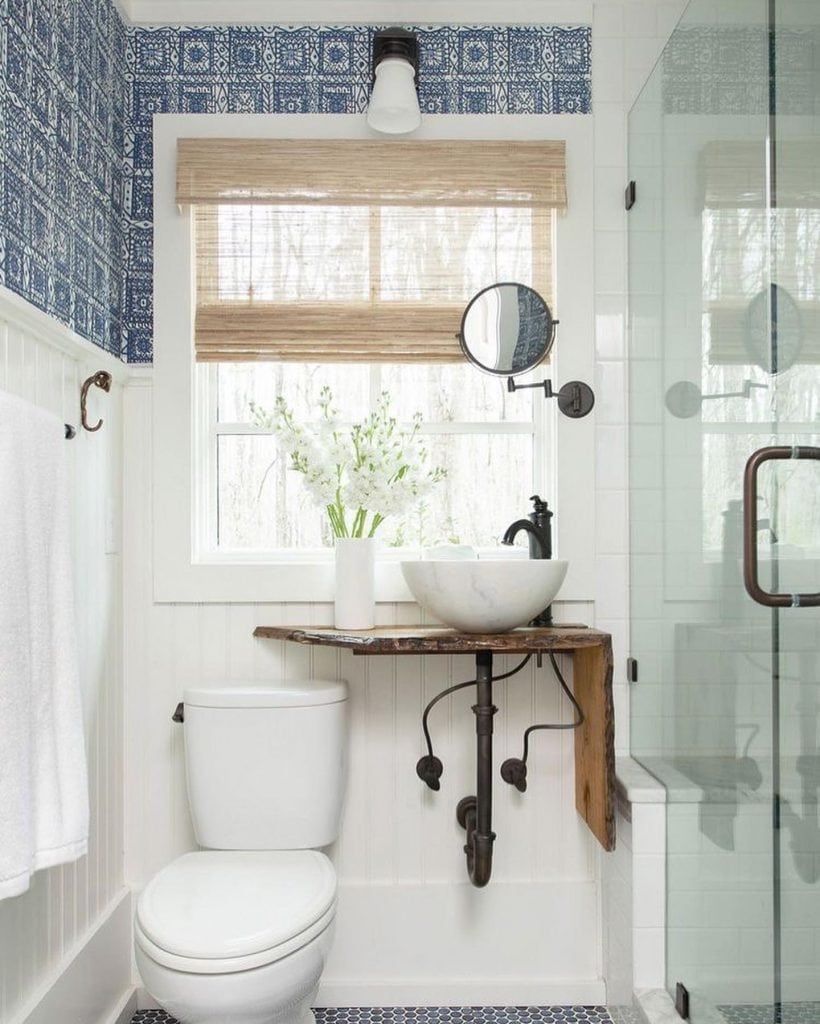 A_Coastal_Inspired_Bathroom_with_Blue_an_8