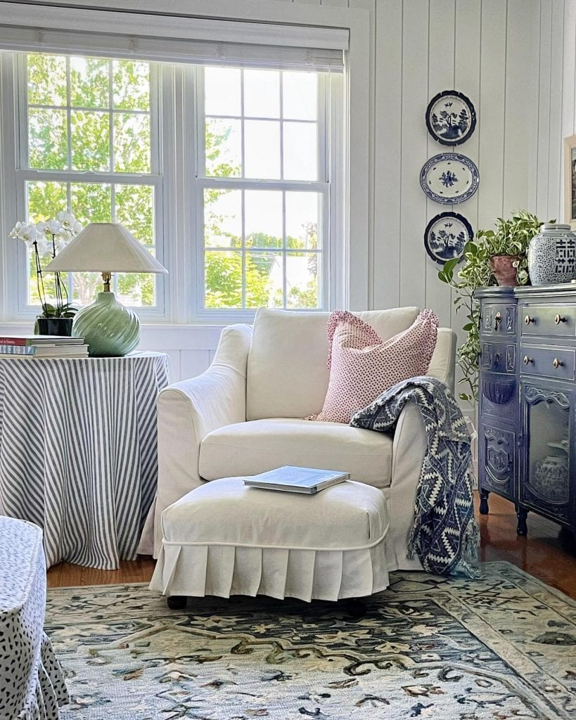 A_Comfy_Reading_Chair_in_an_Airy_Living__6