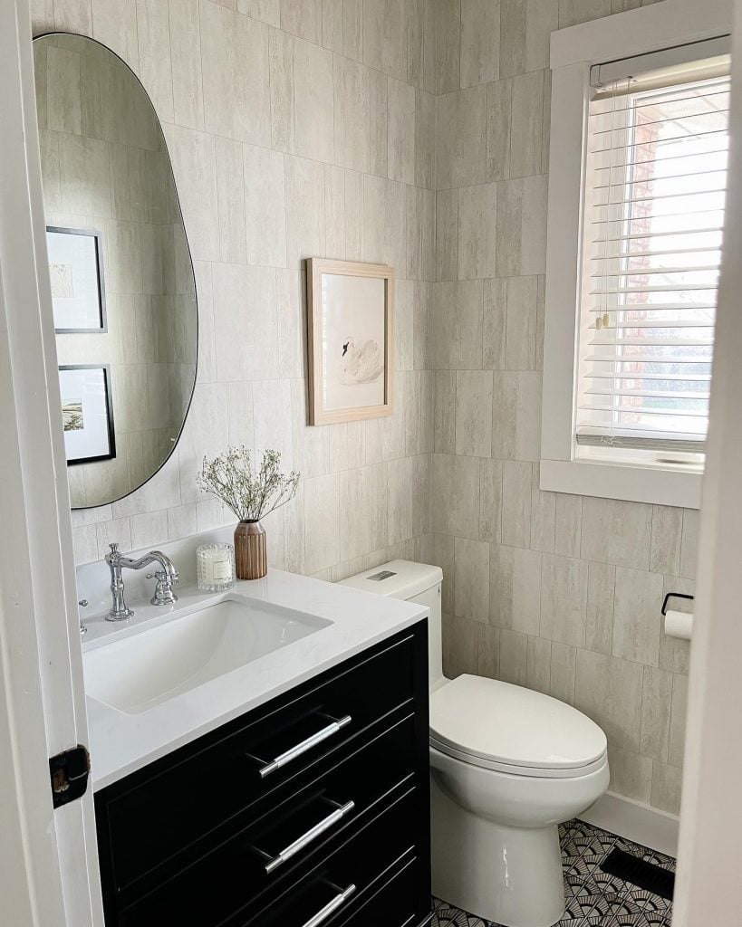 A_Contemporary_Black_and_White_Bathroom__6