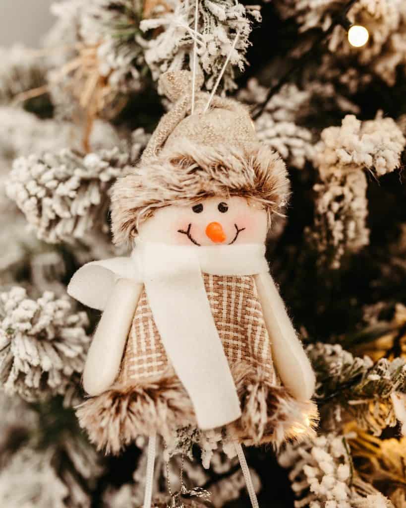 A_Knitted_Brown_and_White_Snowman_Dangli_