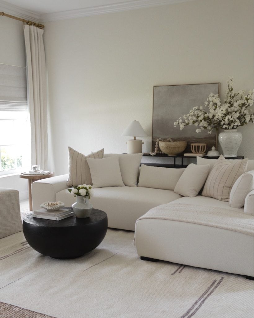 A_Modern_White_Living_Room_with_Cozy_Sof_7