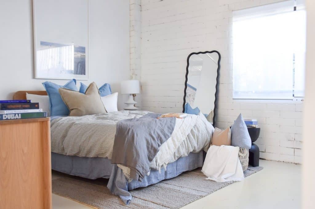 A_Petite_Bedroom_Adorned_with_White_Wall_1