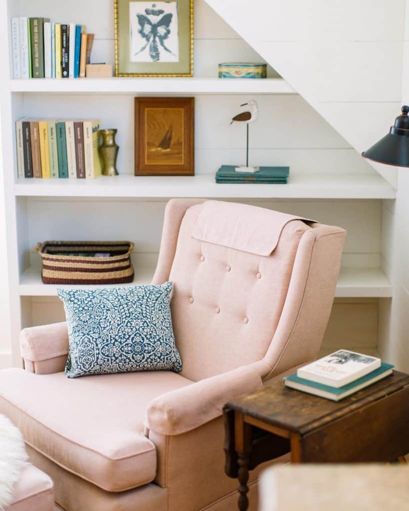 A_Pink_Tufted_Chair_in_a_Cozy_Reading_No_5