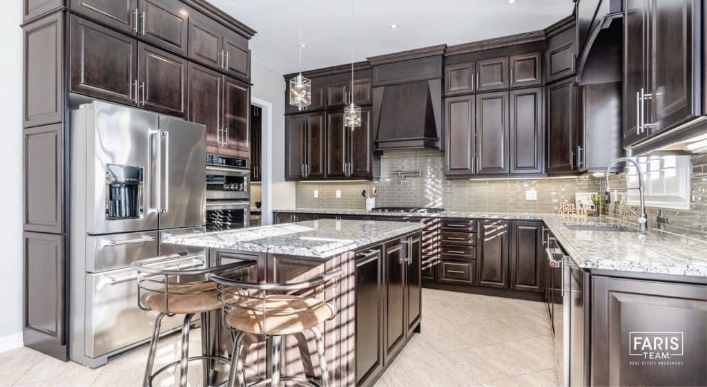 A_Stunning_Kitchen_Featuring_Dark_Wood_C_2