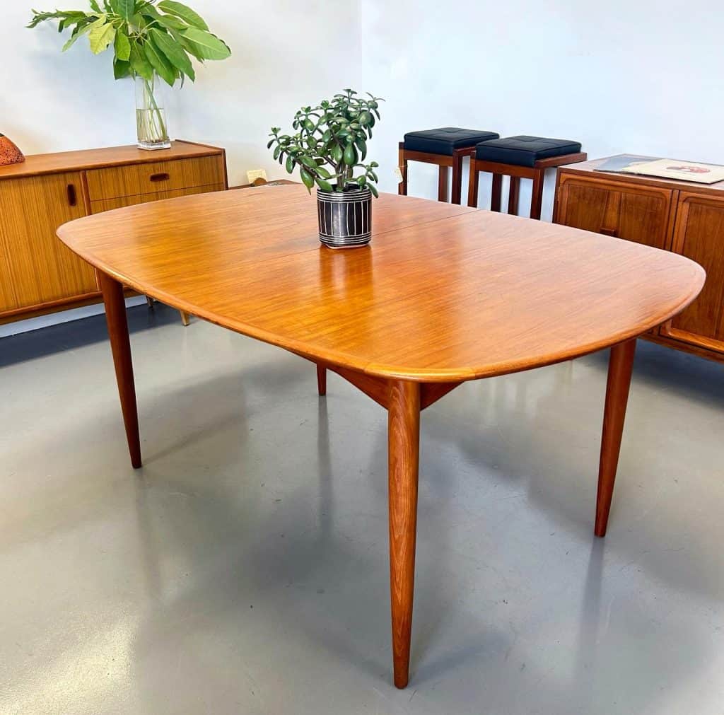 oval extendable dining table