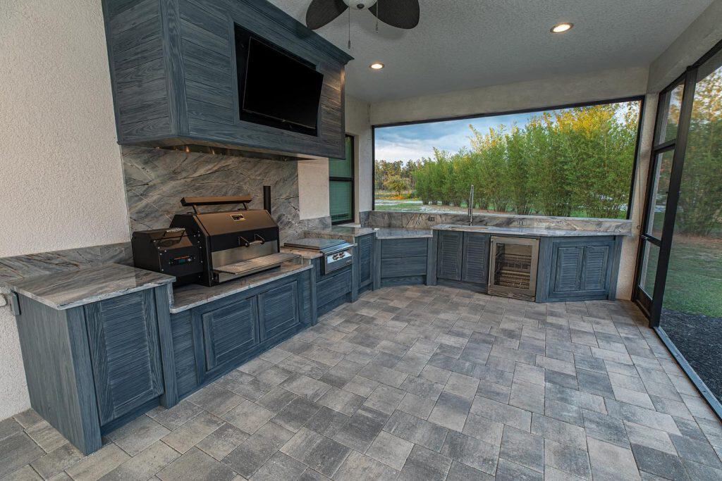 A_Stylish_Outdoor_Kitchen_with_a_Built-i_4