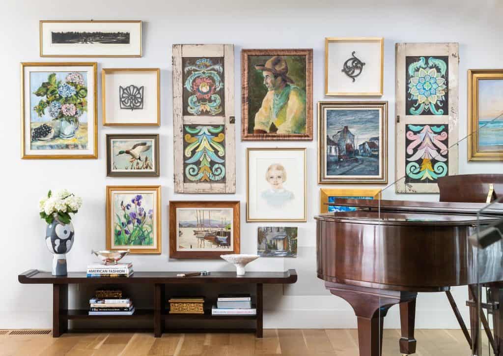 Artistic_Grand_Piano_Gallery_Wall_Displa_