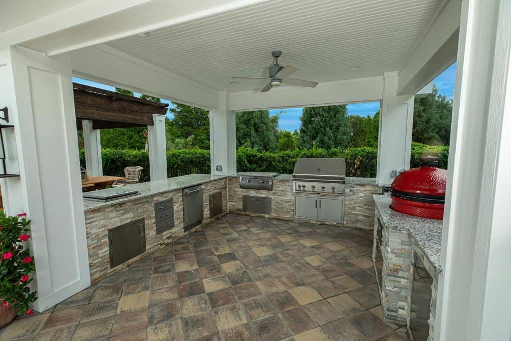 Backyard_Covered_Outdoor_Kitchen_Idea_E_4