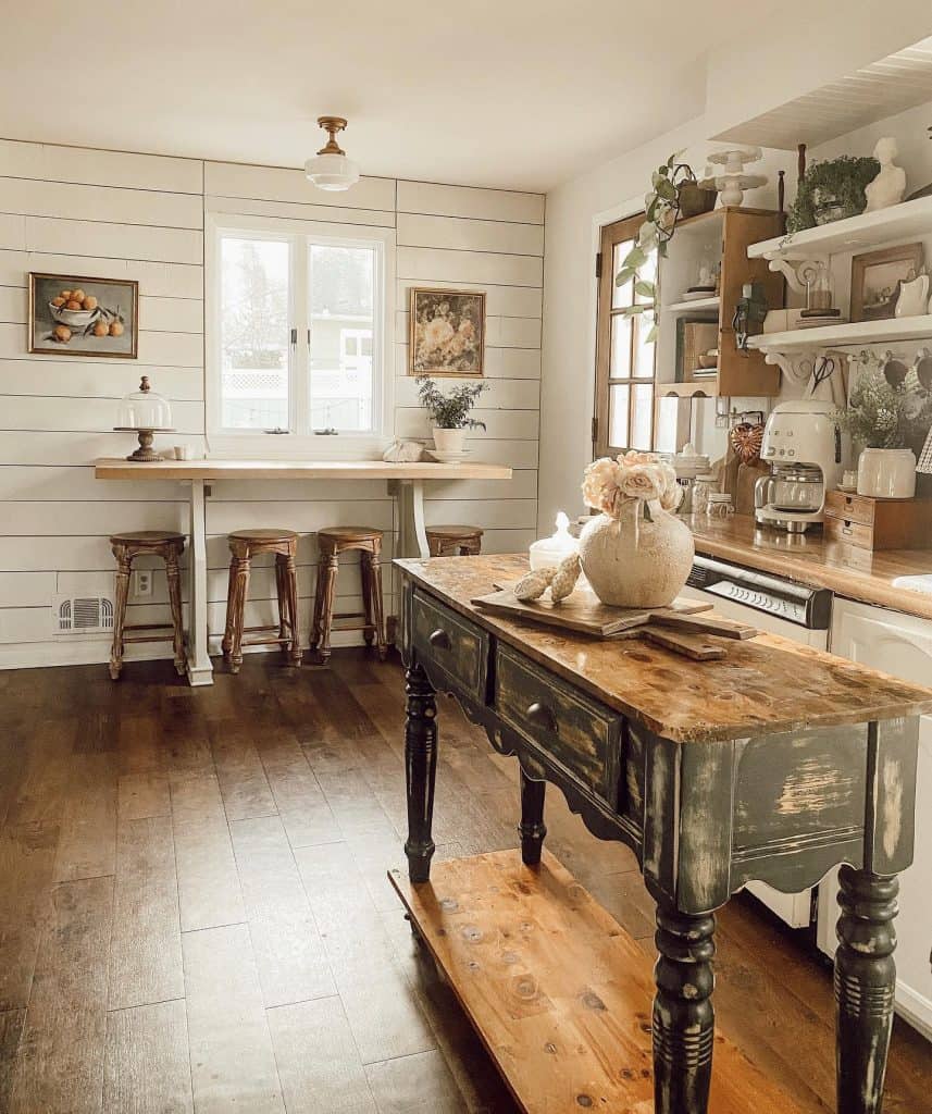 Charming_French_Country_Kitchen_with_Woo_4