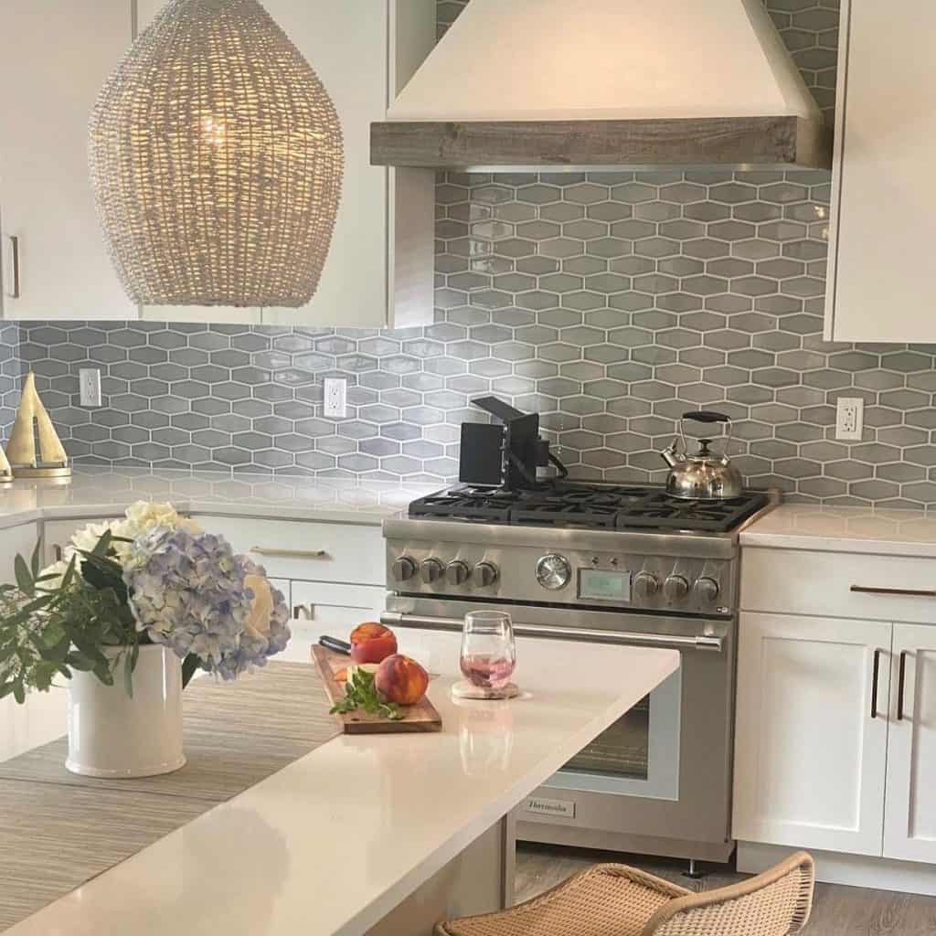 Chic_Kitchen_with_Light_Grey_Tile_Backsp_1