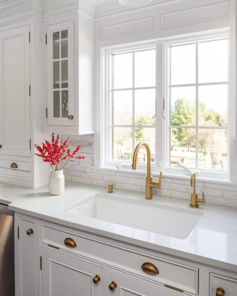 Chic_White_Kitchen_Cabinets_with_Brass_H_4