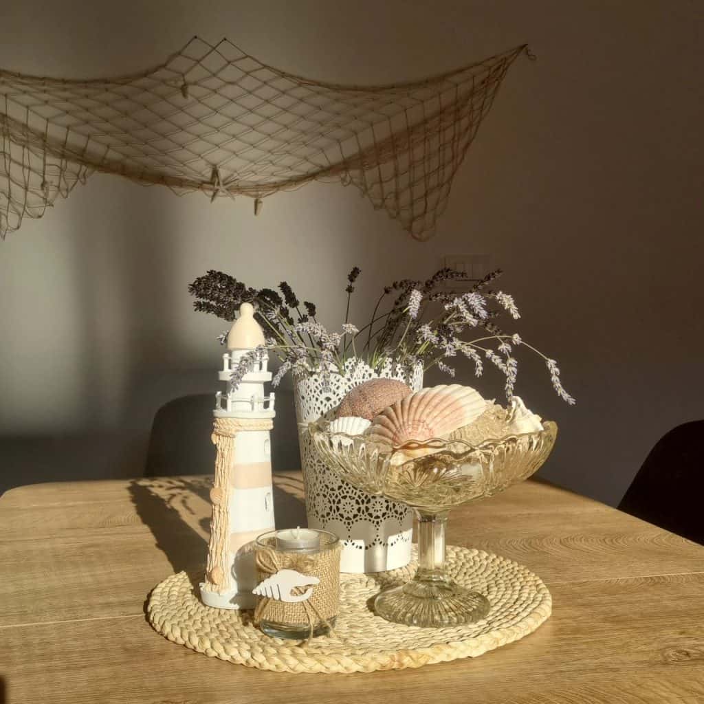 Coastal_Table_Decor_with_Seashells_and_a_1