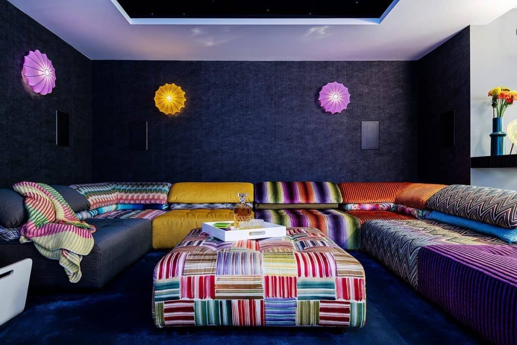 Contemporary_Elegance_A_Colorful_Living_3