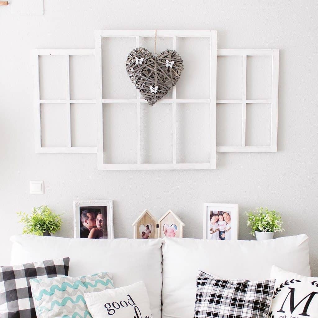 Cozy_Living_Room_with_Chic_Frame_Decor_a_