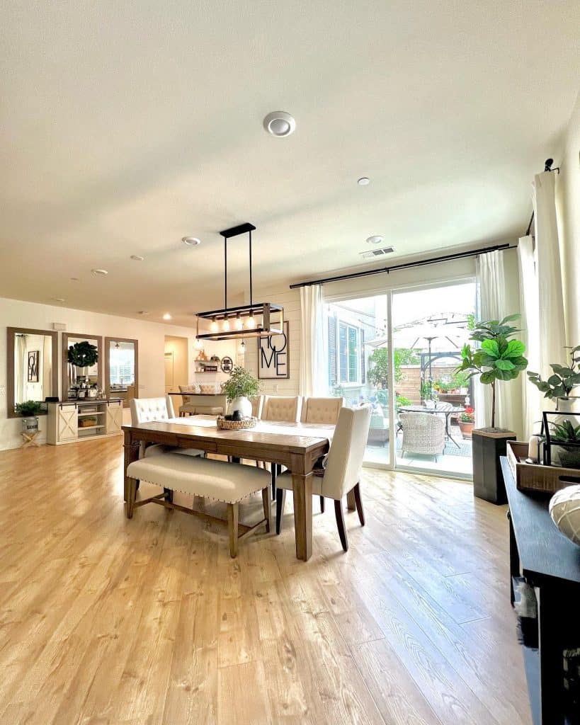 Elegant_Dining_Room_with_Hardwood_Floori_7