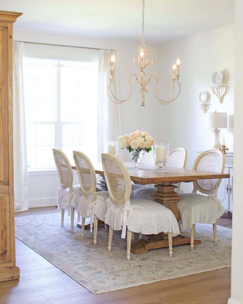 Elegant_Dining_Room_with_White_Chairs_an_7