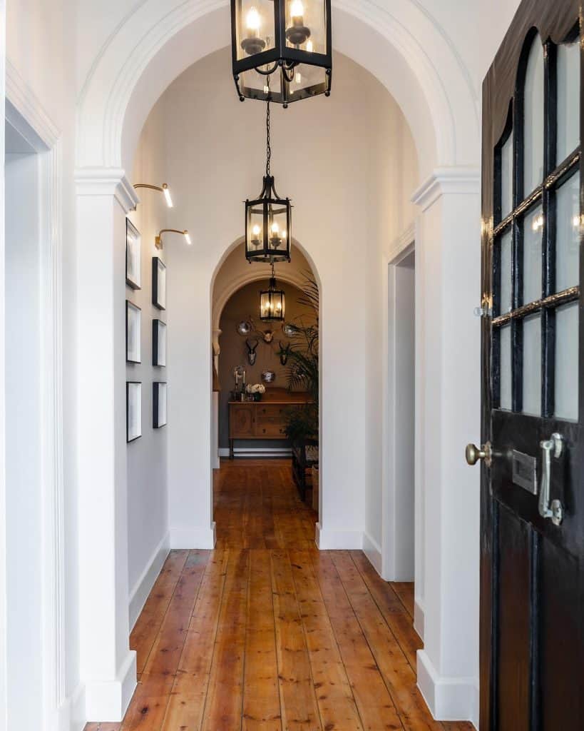 Elegant_Hallway_with_Arched_Doorway_and__2