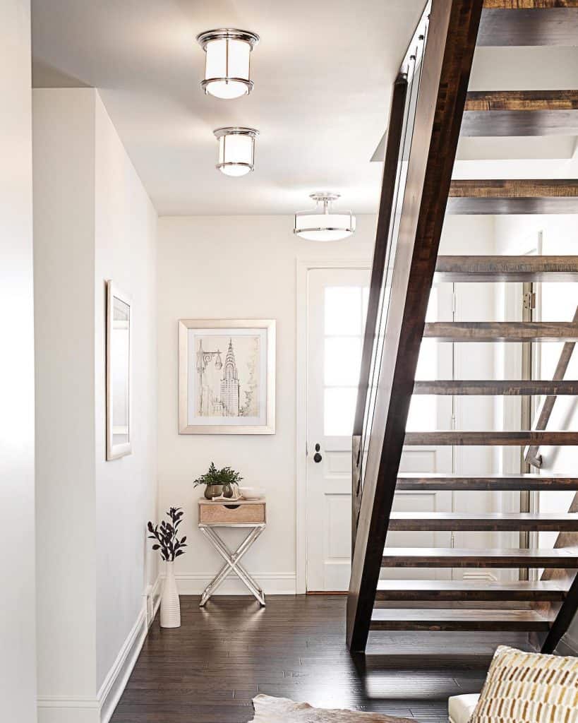 Elegant_Stairway_with_White_Walls_and_Ha_2