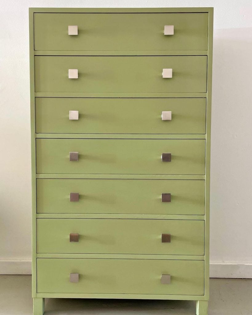 Farmhouse_Dresser_with_Drawers_and_Metal_5