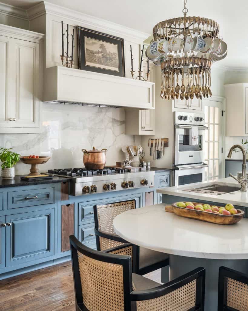 Gorgeous_French_Country_Kitchen_Featurin_4